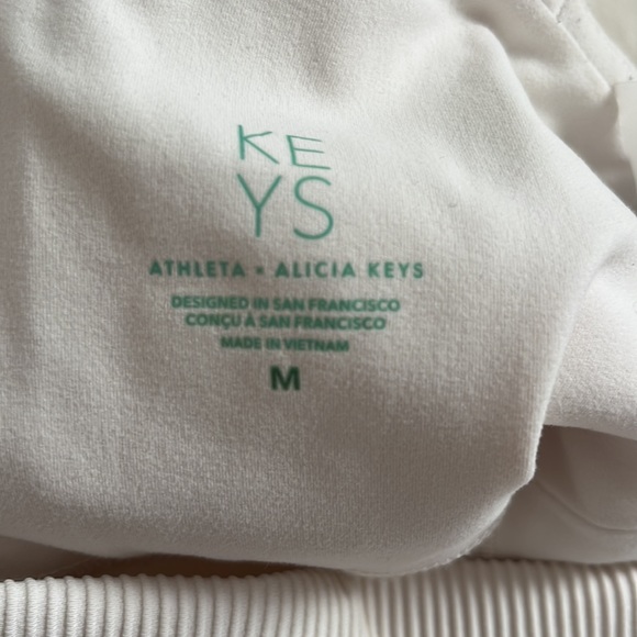 Athleta + Alicia Keys Elation rib 9” bike short in magnolia white, size Medium - Picture 5 of 5